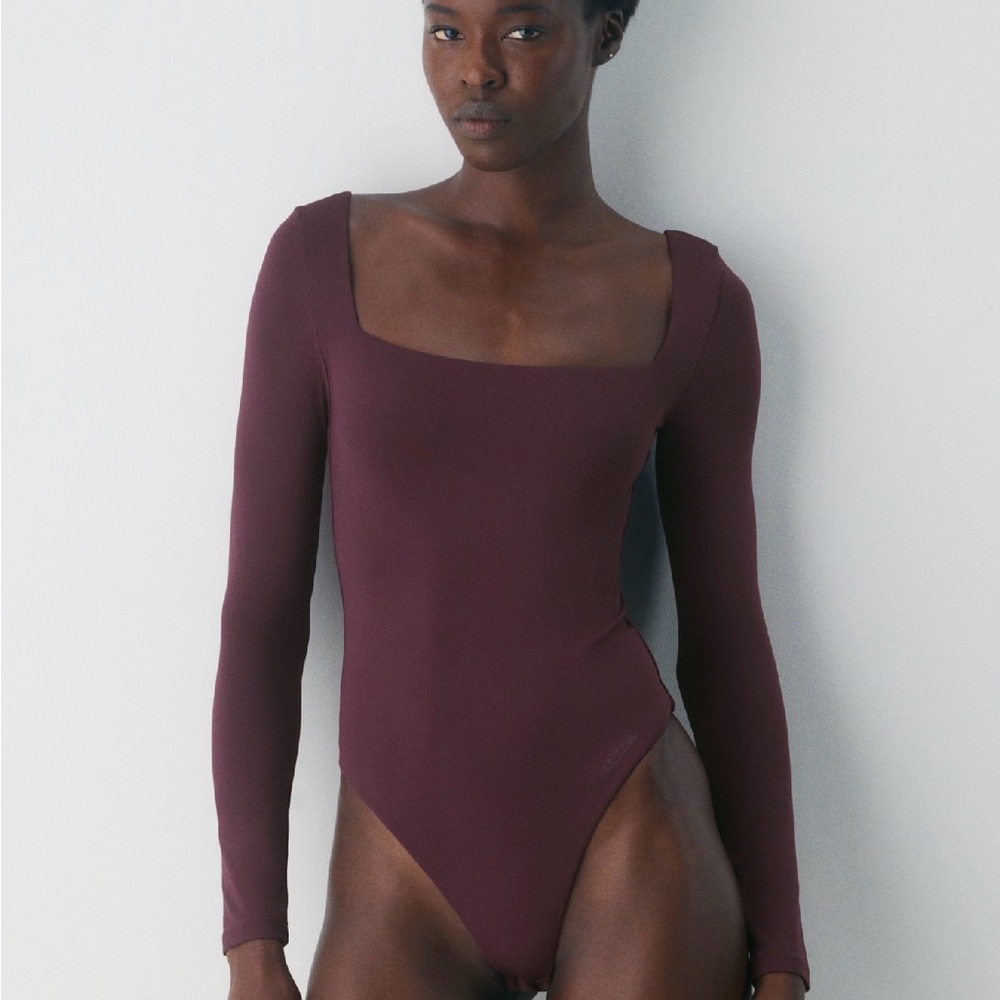 NWT Aritzia - Original Contour Headway Bodysuit small cardamome